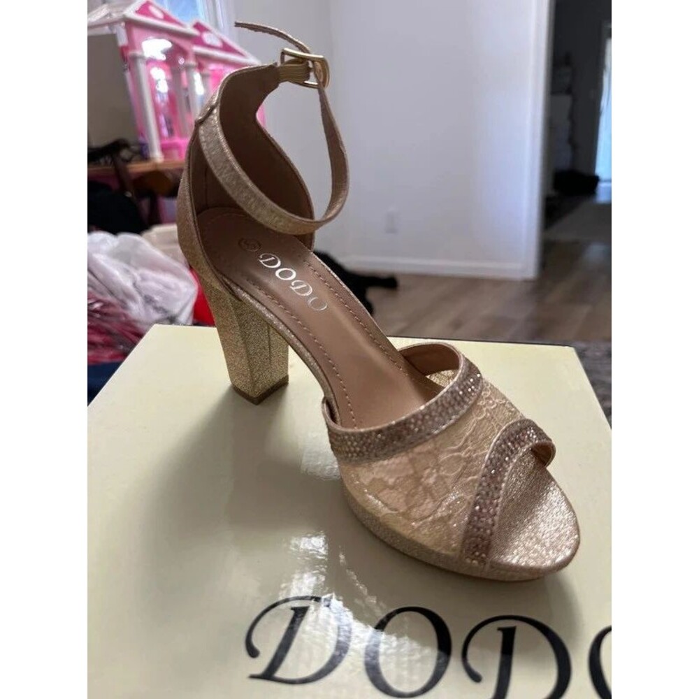 Women’s Formal Heels Champagne size 5 NIB